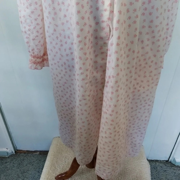 Vintage  Miss Elaine Pink White House Coat Robe Smocked Neck and CuffsVintage  M - Picture 9 of 16